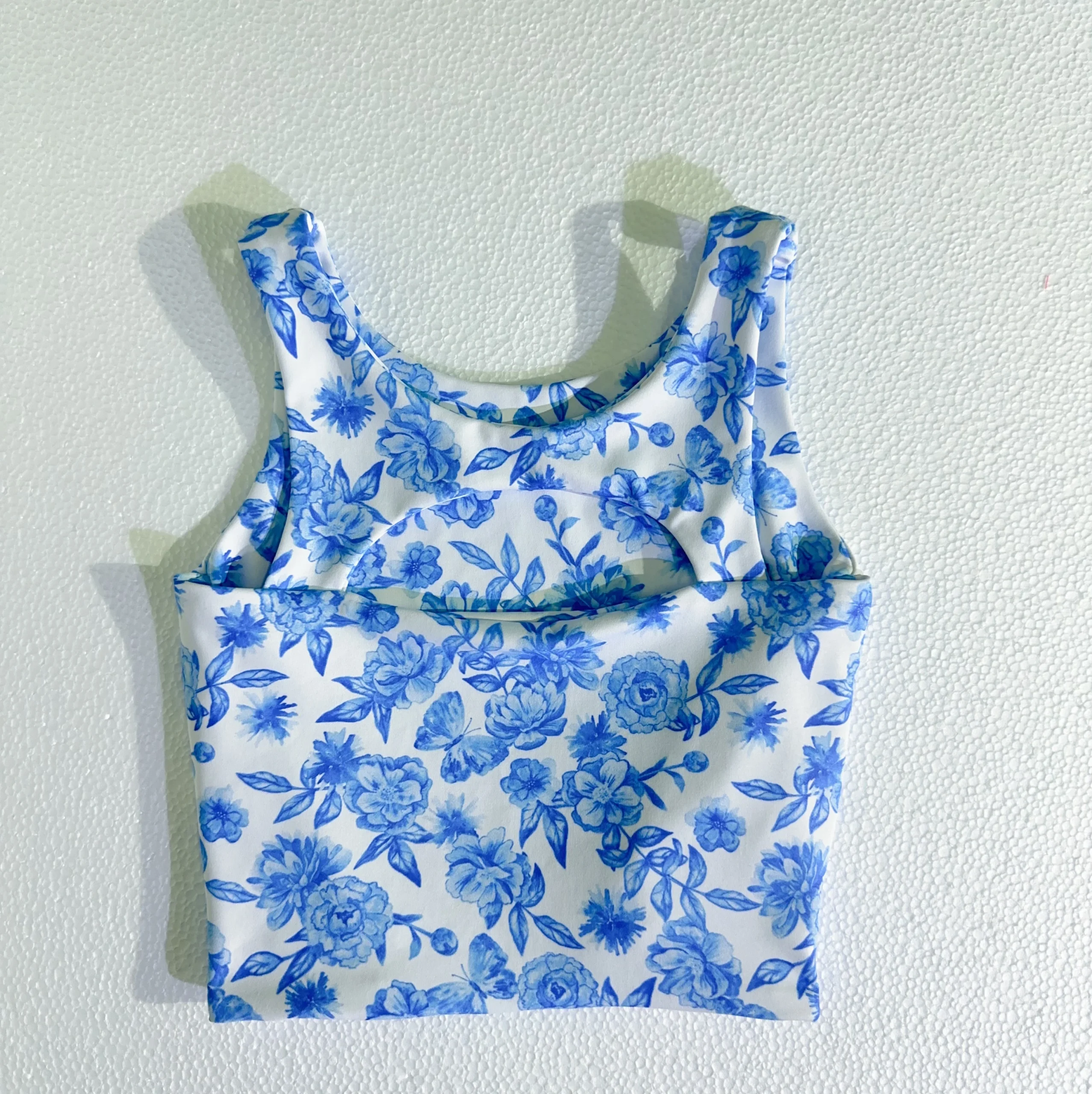 Durable and comfortable kids' yoga wear perfect for B2B wholesale, designed for long-lasting quality and active lifestyles.