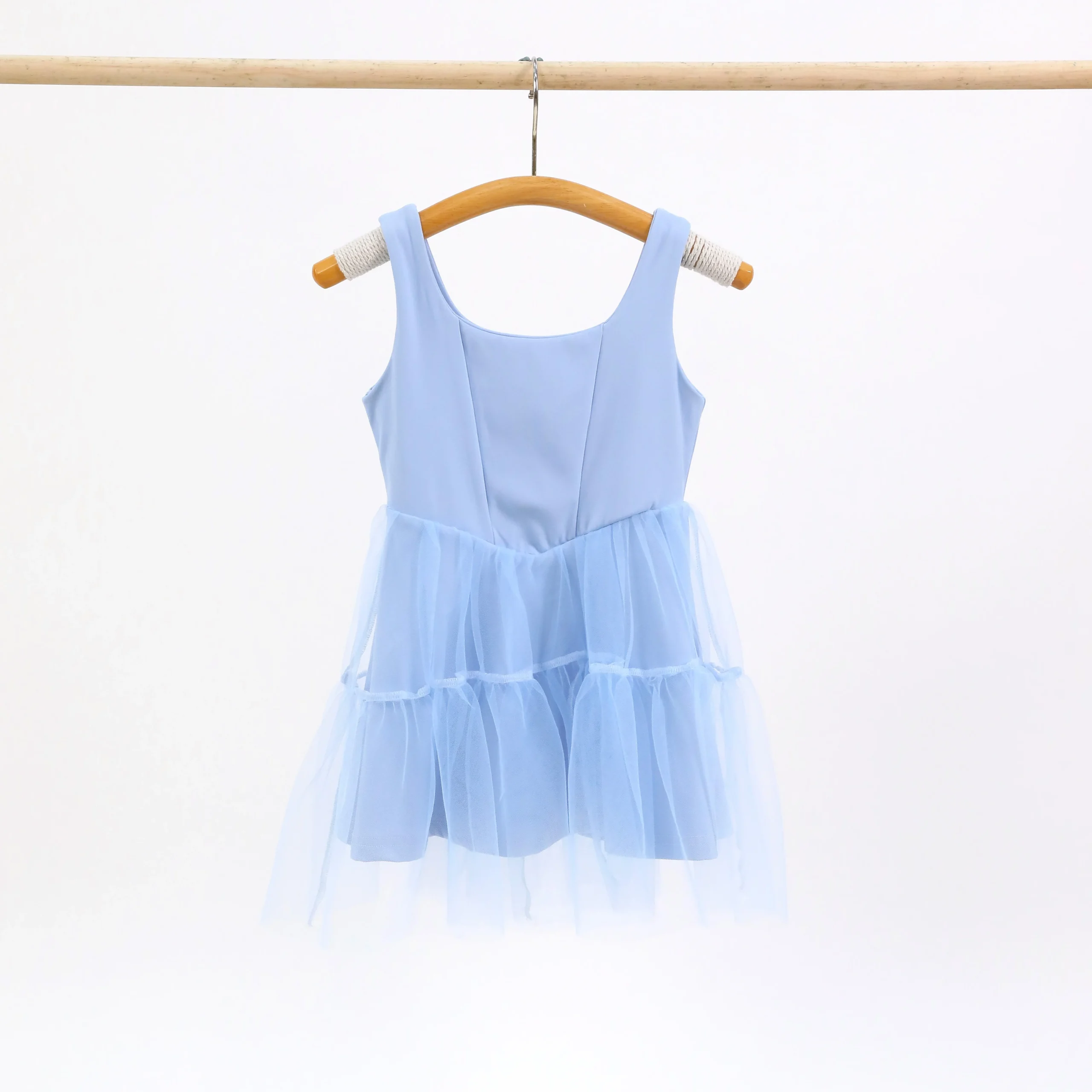 Wholesale children's yoga bras designed for comfort and flexibility, ideal for activewear retailers and fitness-focused businesses.