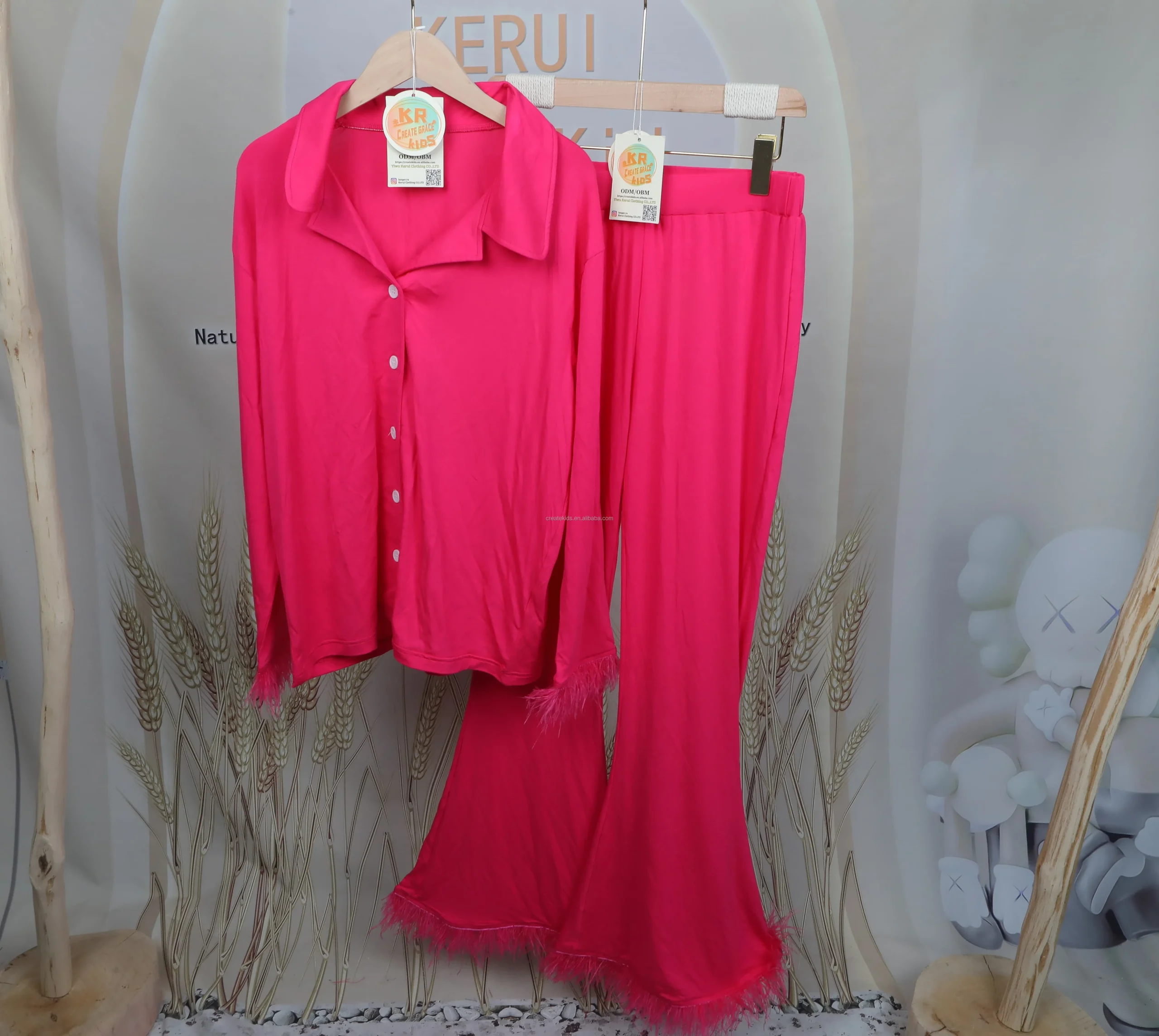 Wholesale stretchy yoga clothes for kids – durable, flexible, and perfect for active young yogis. Ideal for B2B retailers and studios.