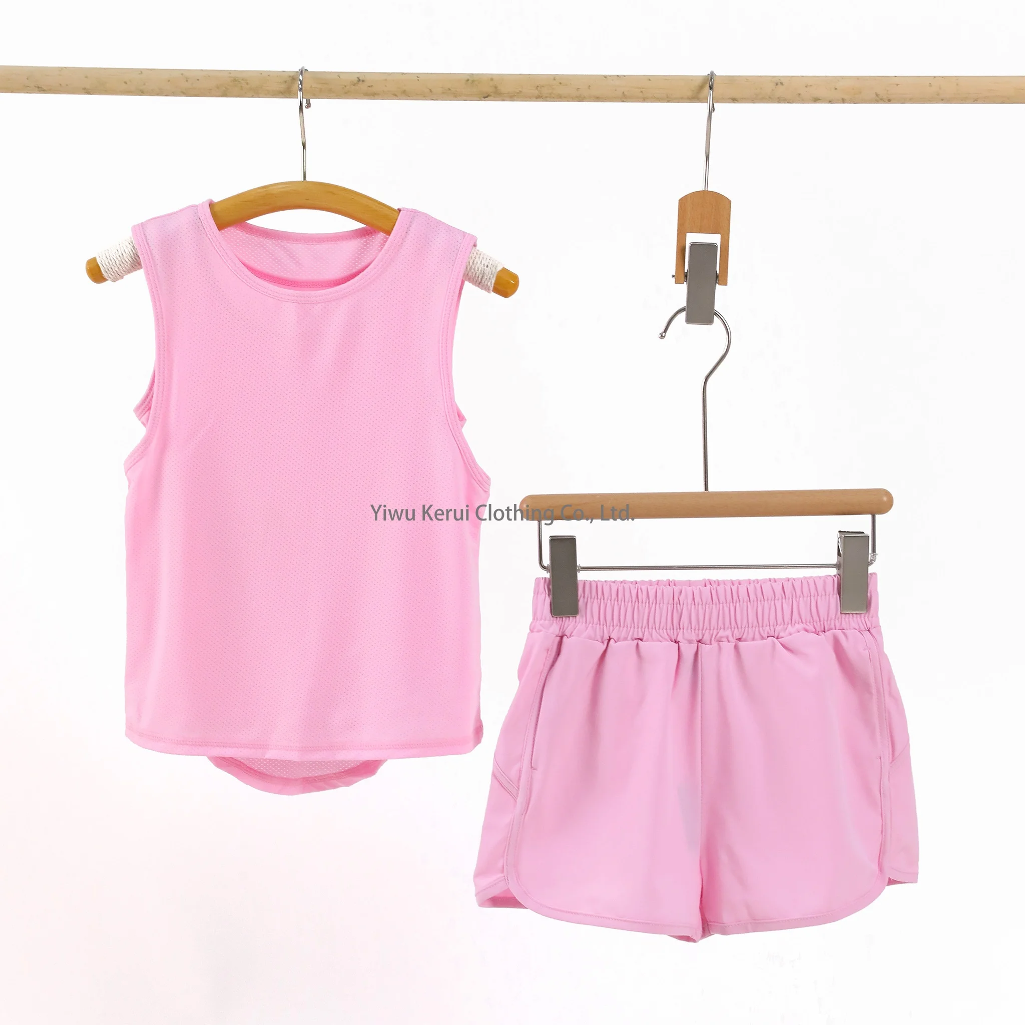 Trendy girls' gym gear in vibrant colors, perfect for B2B wholesale buyers seeking stylish and high-quality activewear collections.