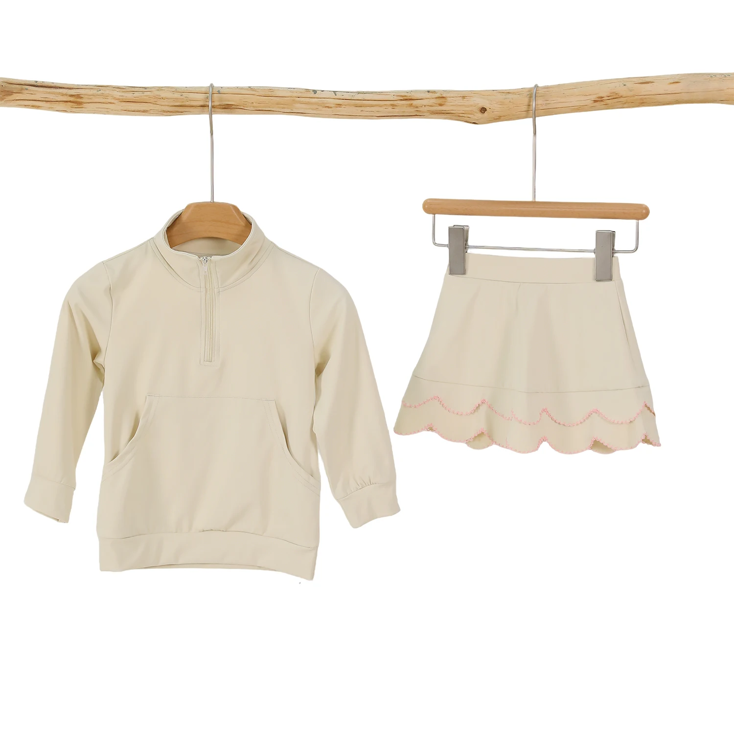 High-quality youth equestrian leggings designed for comfort and durability, ideal for B2B wholesale buyers in the equestrian apparel industry.