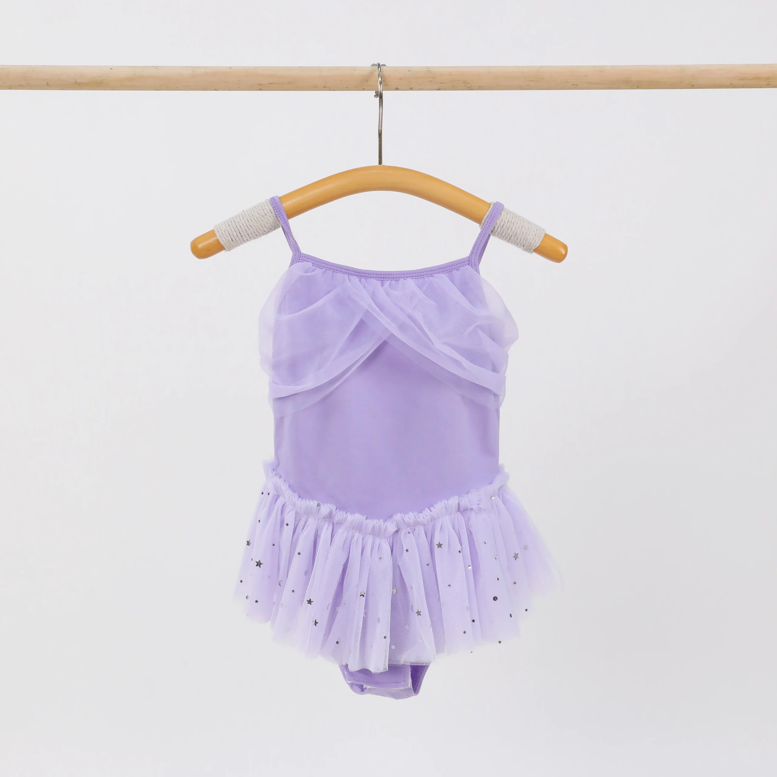 Durable and stylish kids' yoga wear designed for active lifestyles, perfect for B2B wholesale buyers seeking quality apparel.