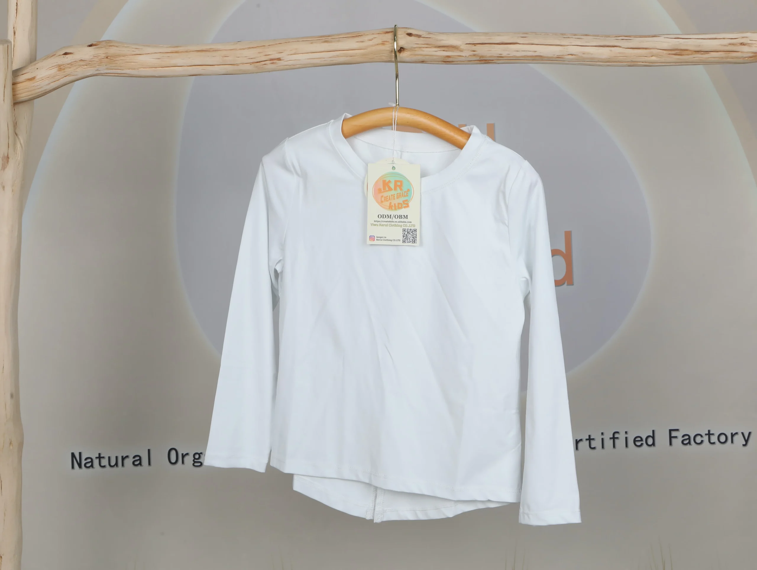 Wholesale bootcut yoga pants for kids in vibrant colors, perfect for retailers seeking quality activewear for young customers.