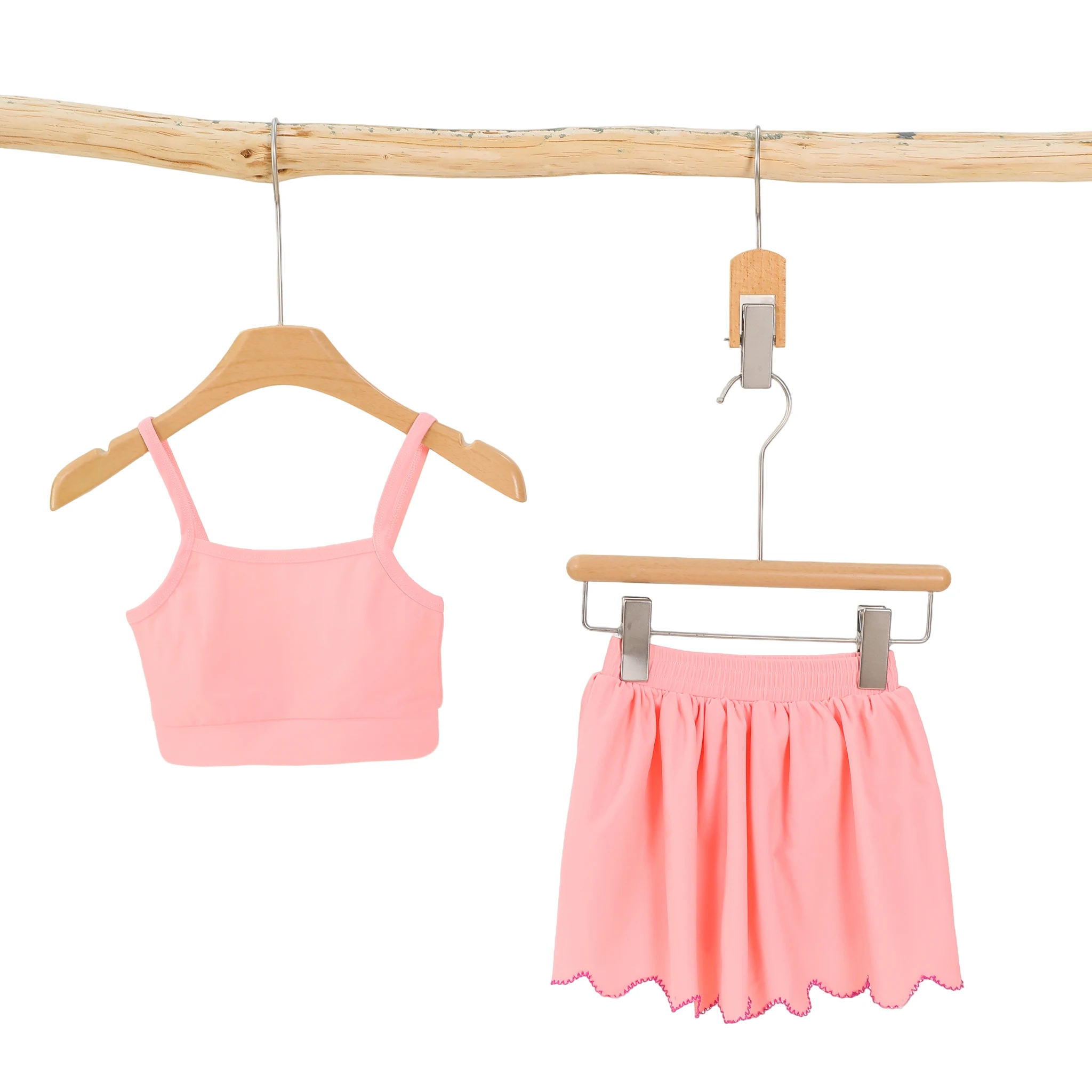 Wholesale yoga set for kids featuring comfortable leggings, perfect for retailers seeking trendy, durable activewear for young customers.