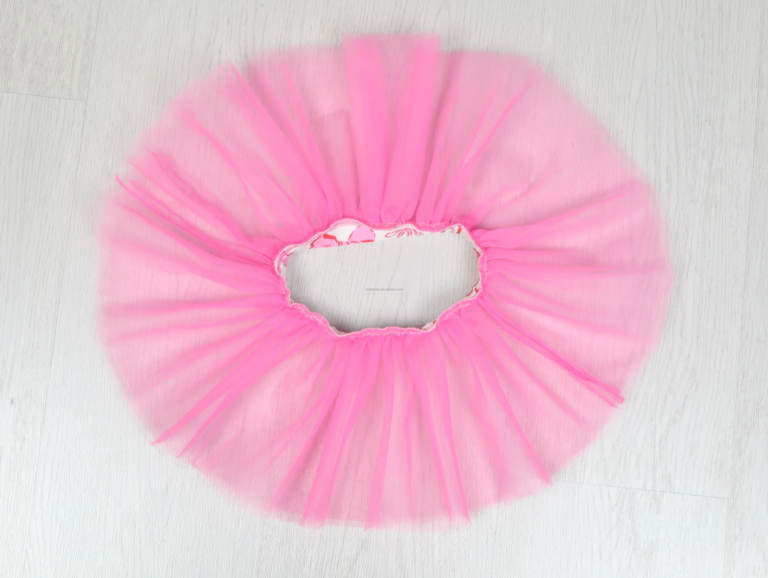 Wholesale ruffled kids yoga sets in vibrant colors, perfect for retailers seeking stylish, comfortable activewear for children’s yoga and fitness.