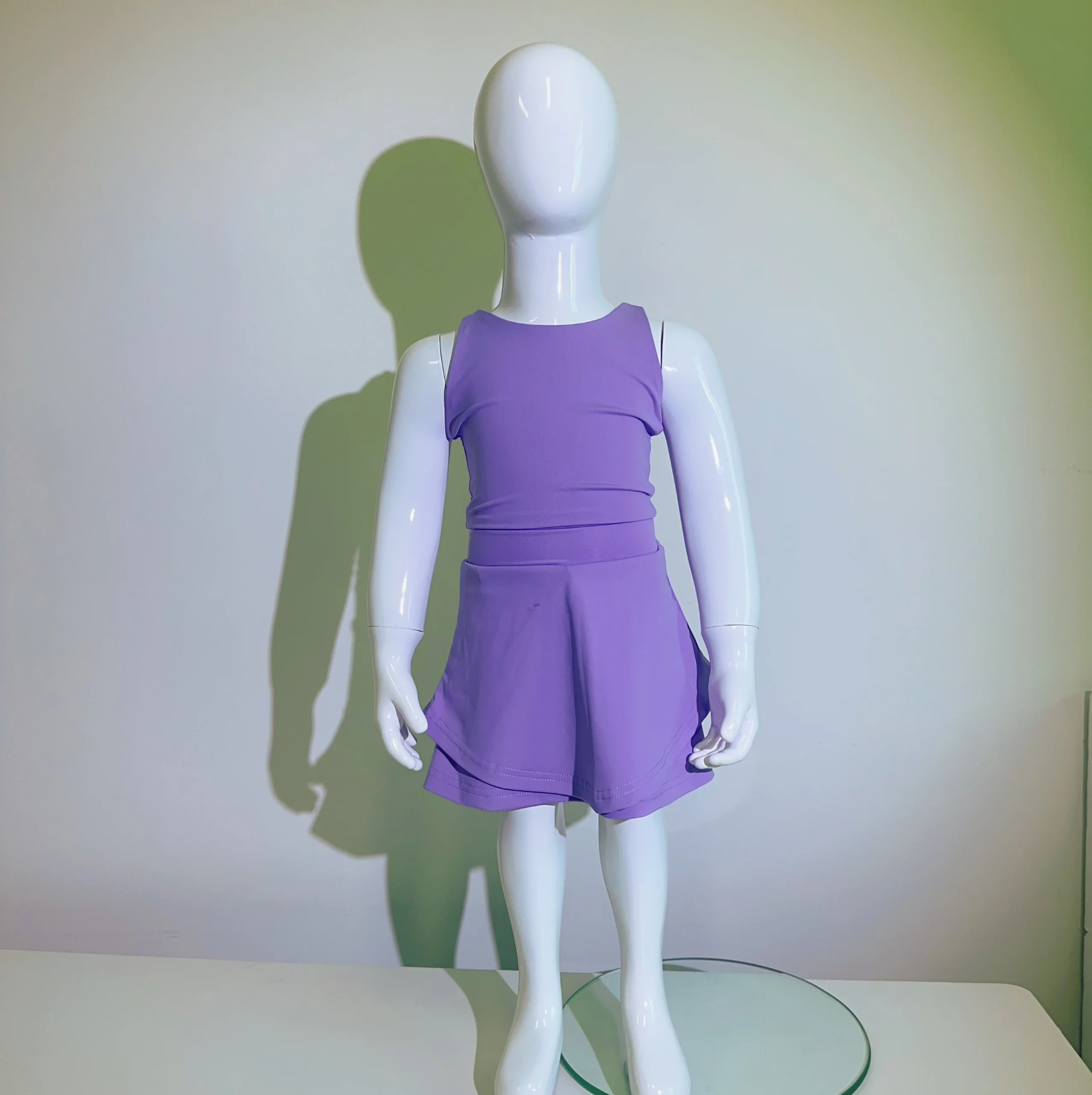 Wholesale girls yoga shorts in vibrant colors and premium fabrics, perfect for activewear retailers seeking quality and style.