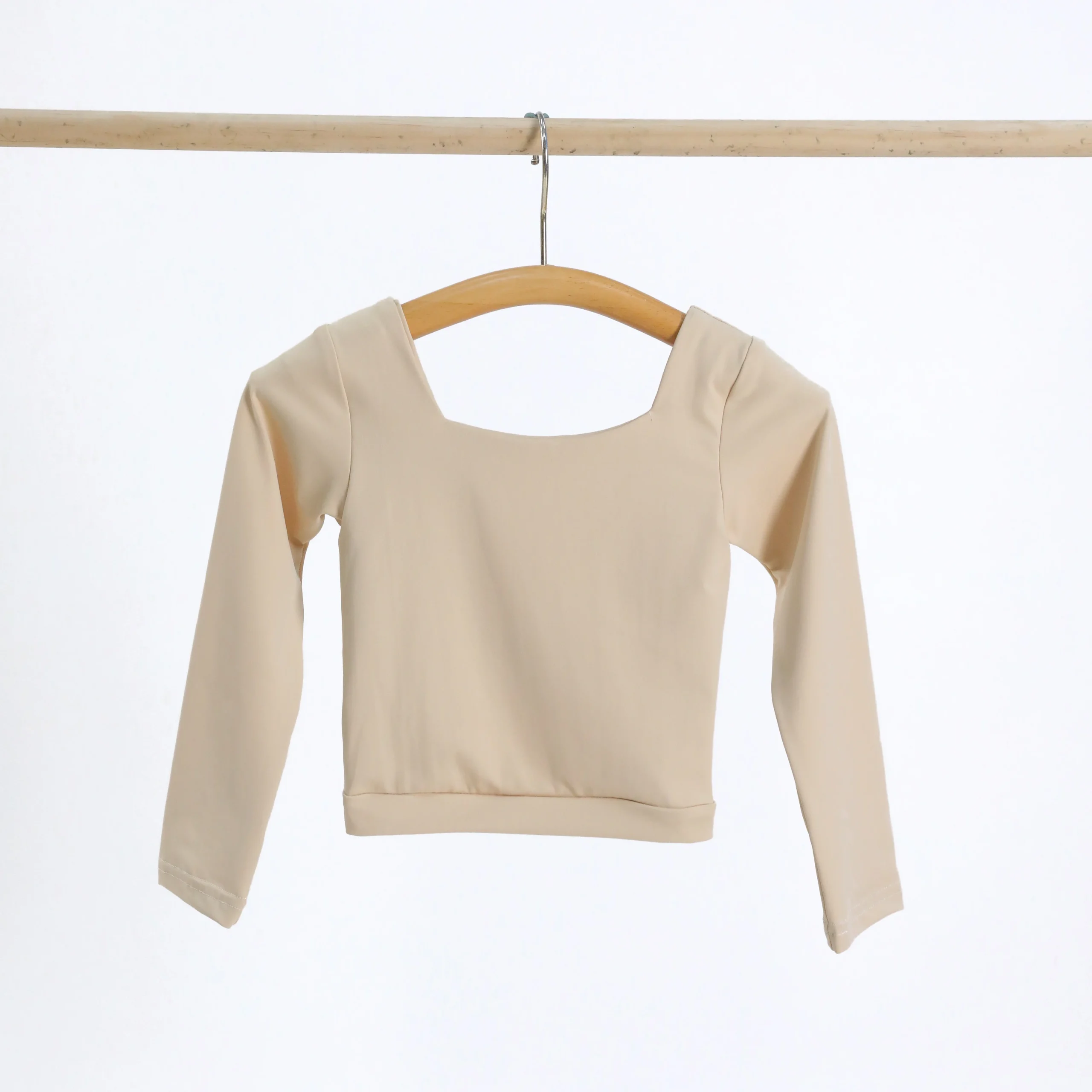 Wholesale parent-child yoga gear featuring matching mats and accessories, perfect for retailers targeting family wellness and fitness markets.