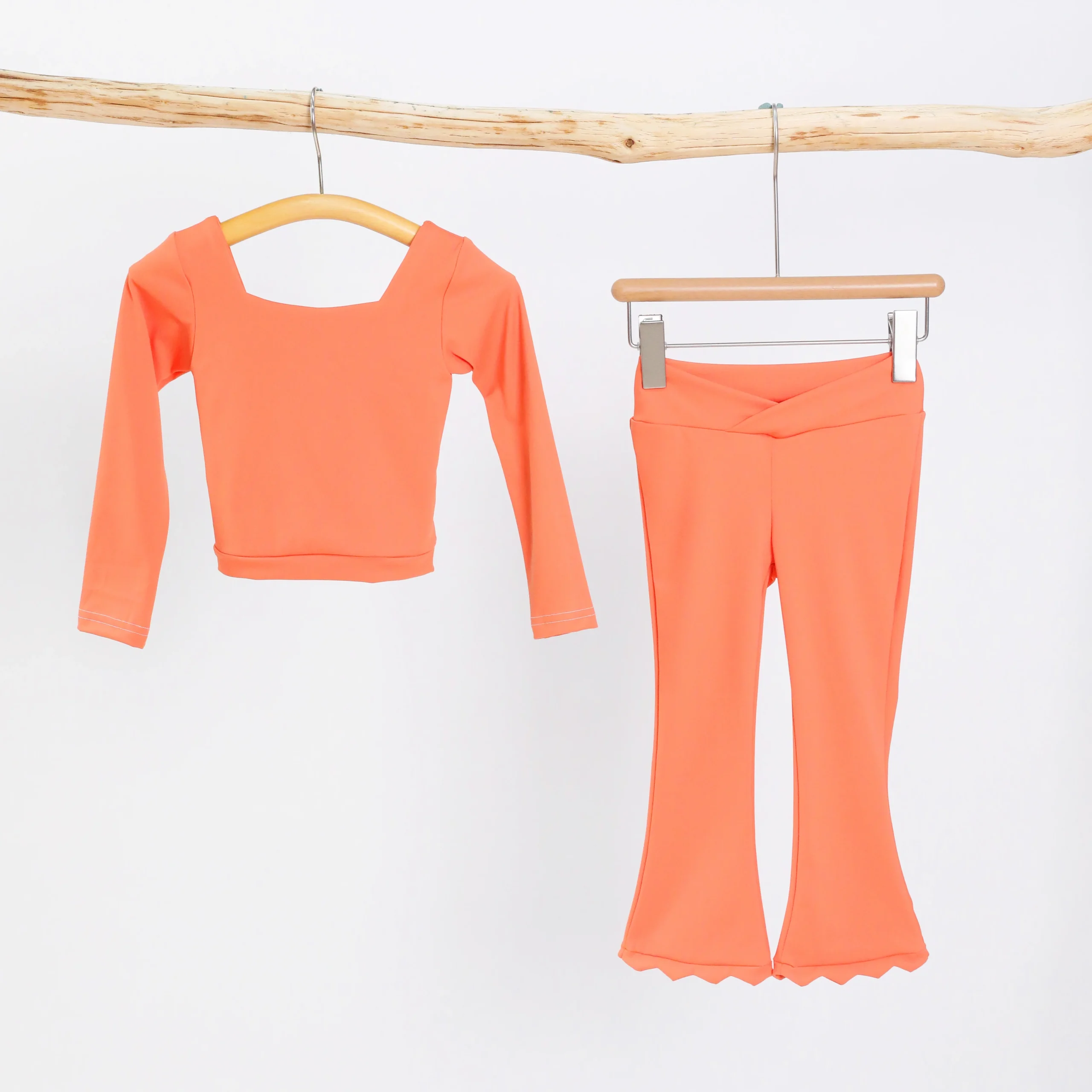 Wholesale organic cotton youth yoga apparel for eco-conscious businesses; sustainable, comfortable, and perfect for active, mindful lifestyles.