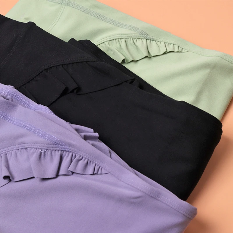 Shimmering metallic holographic kids leggings perfect for wholesale; trendy, durable, and ideal for retailers seeking eye-catching children's fashion.