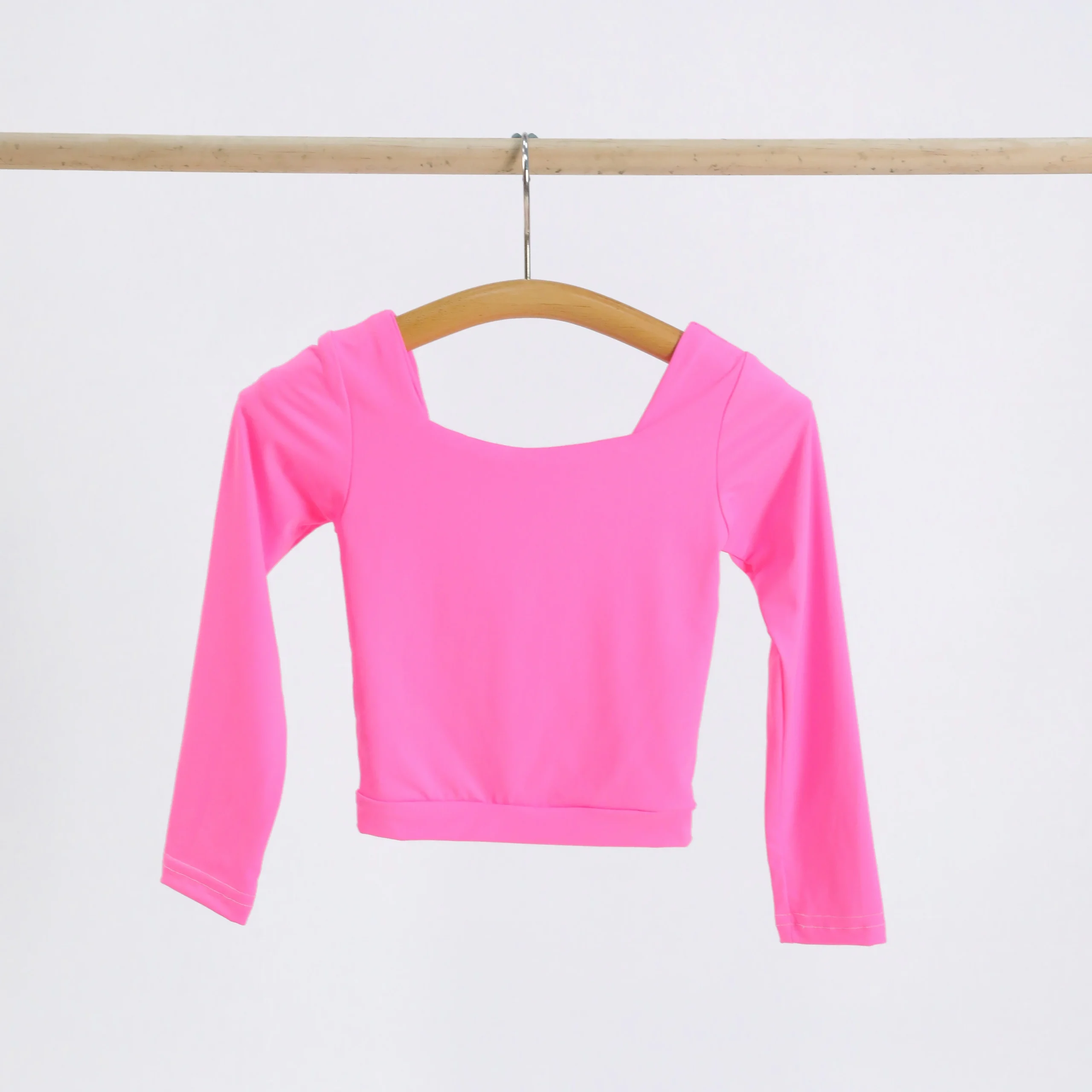 Lightweight summer yoga gear for wholesale buyers – breathable, durable, and perfect for activewear retailers seeking quality inventory.