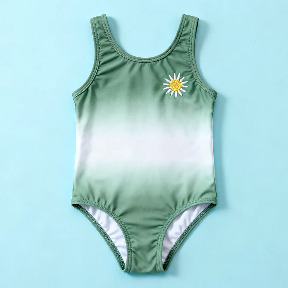 Wholesale yoga set for kids featuring comfortable leggings, perfect for retailers seeking high-quality activewear for young customers.