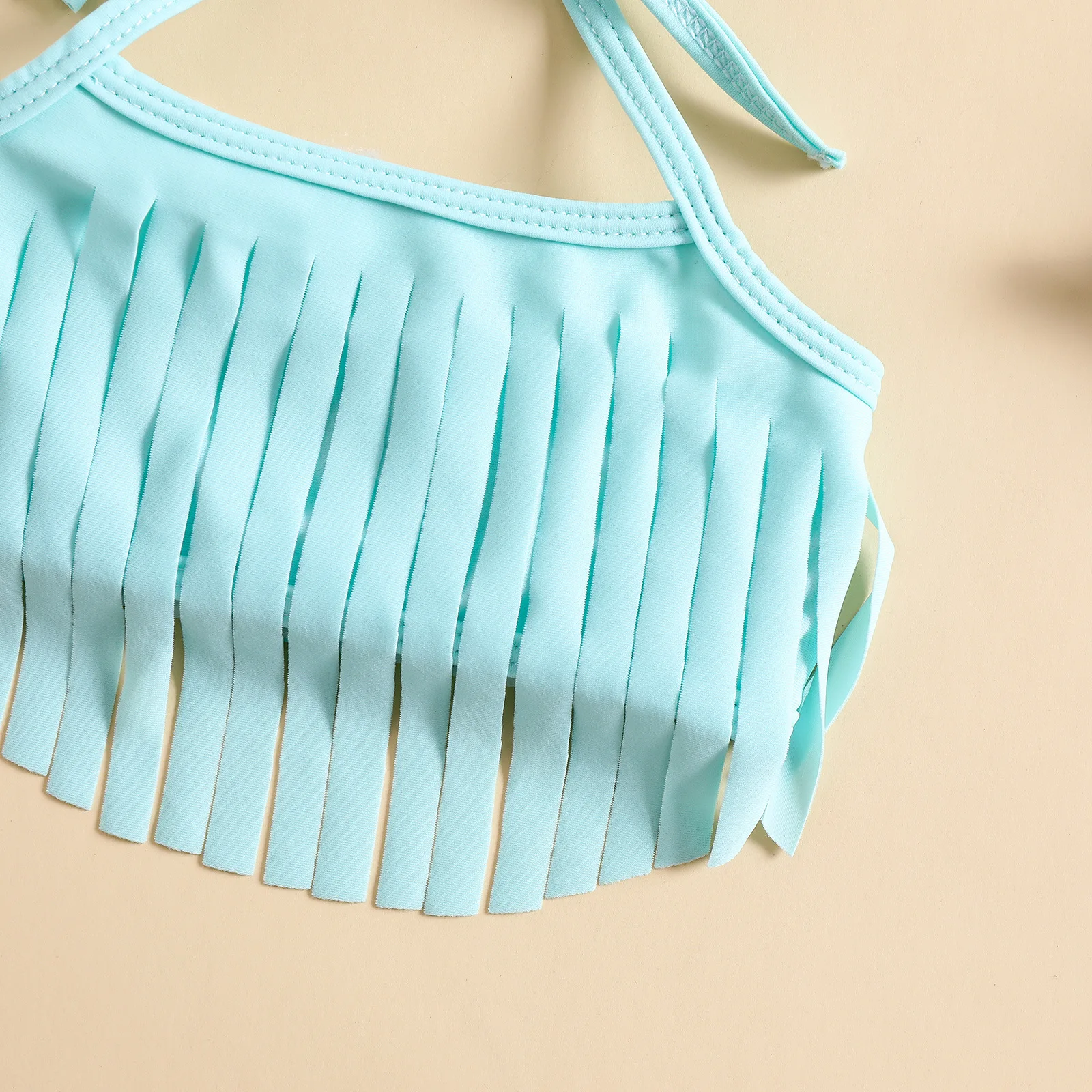 Seam-free youth workout clothes on display, perfect for B2B wholesale buyers seeking durable, comfortable, and stylish activewear options.